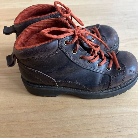 VTG women’s American Eagle Brown Leather Boots with Orange Laces - Picture 2 of 7